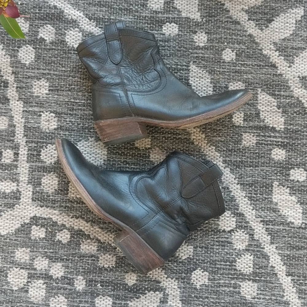 Frye Carson Short ankle boot